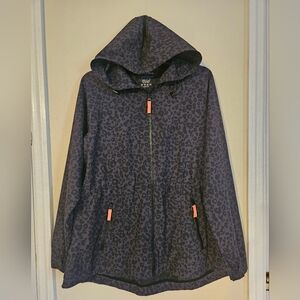 Maven Thread black leopard print rain jacket/windbreaker. Size Large